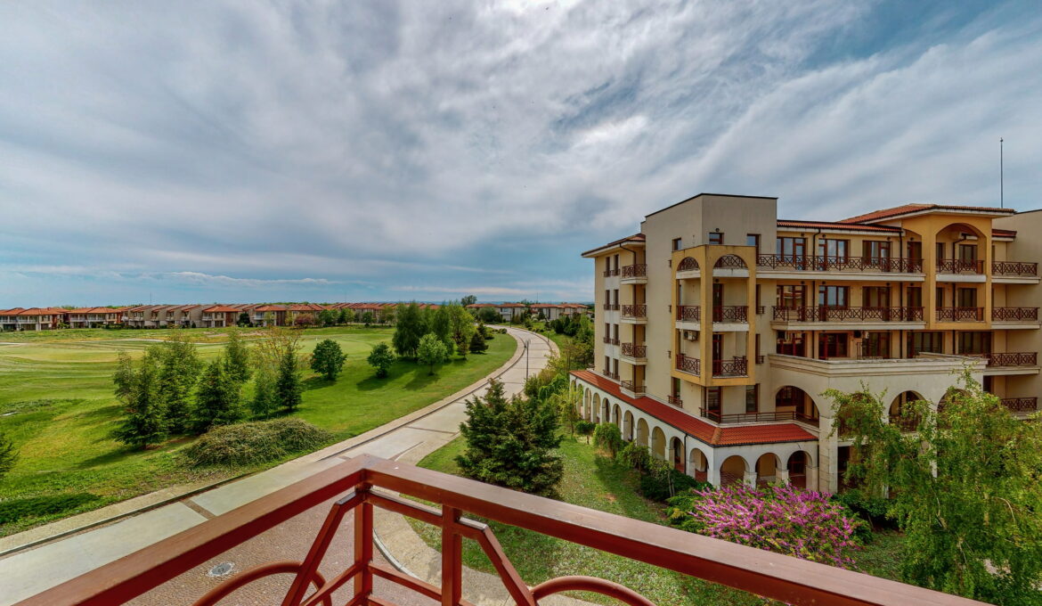 Two-Bedroom Apartment with Golf View